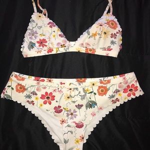H&M bikini. Super cute! 🌺🌸